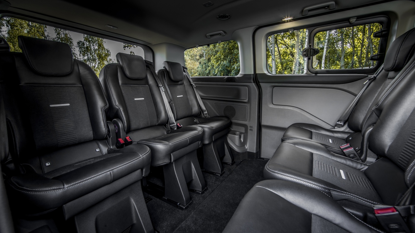 Slideshow Bild - Unverändert geblieben ist im Tourneo Custom Active die große Flexibilität des Innenraums.